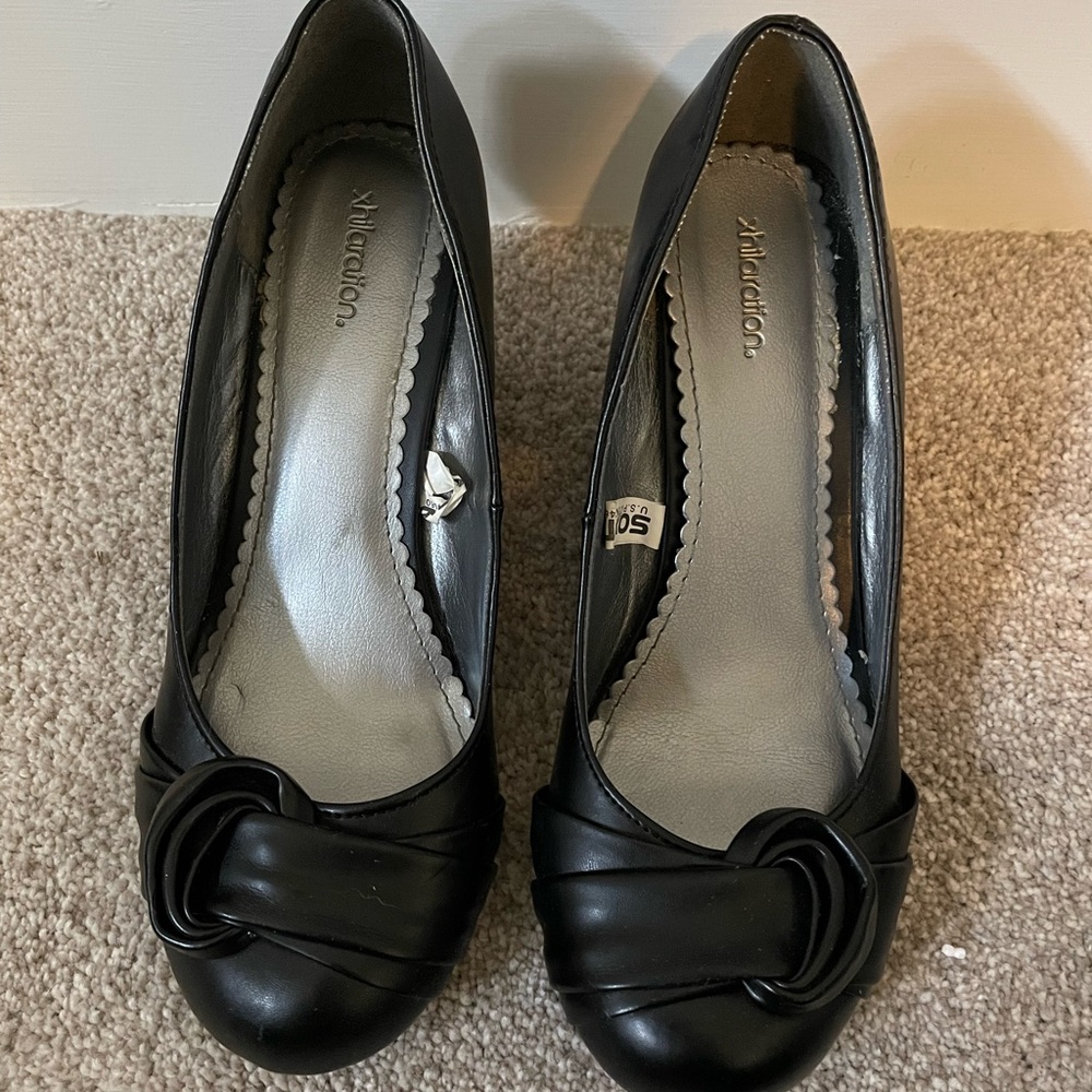 Size 7 black wedge shoe